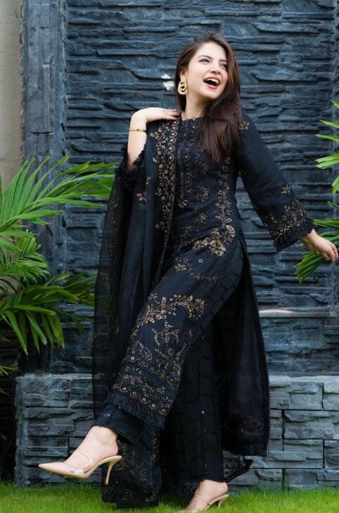 Luxury Embroidered Lawn 3Pc