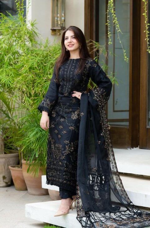 Luxury Embroidered Lawn 3Pc