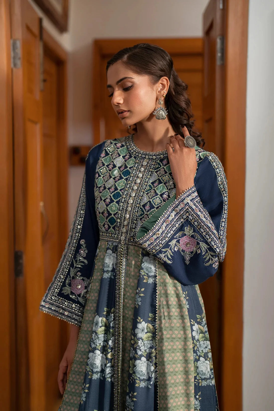 Embroidered Pishwas Set – Cobalt Blue