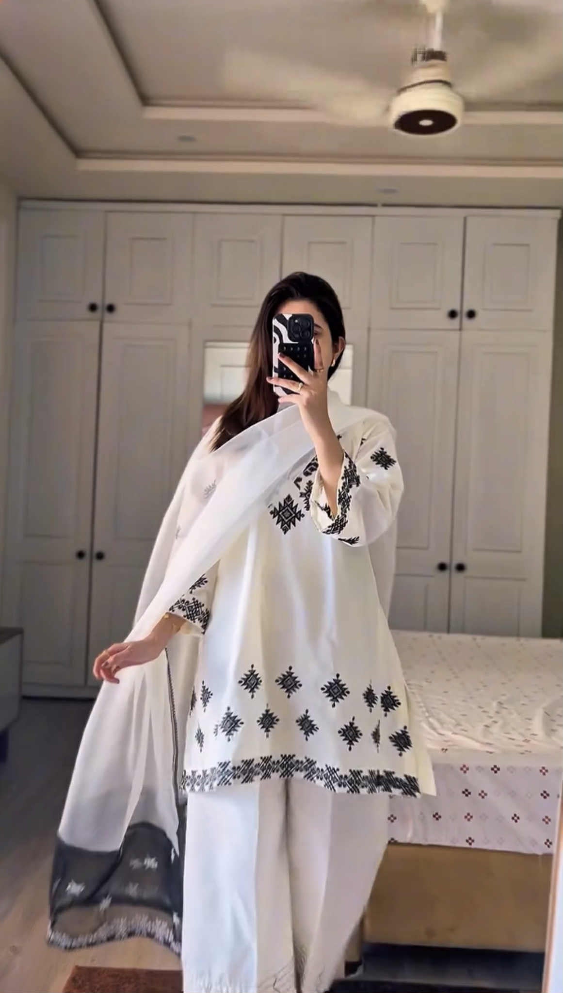 WHITE CHARM (FARSHI SHALWAR) 3PCS