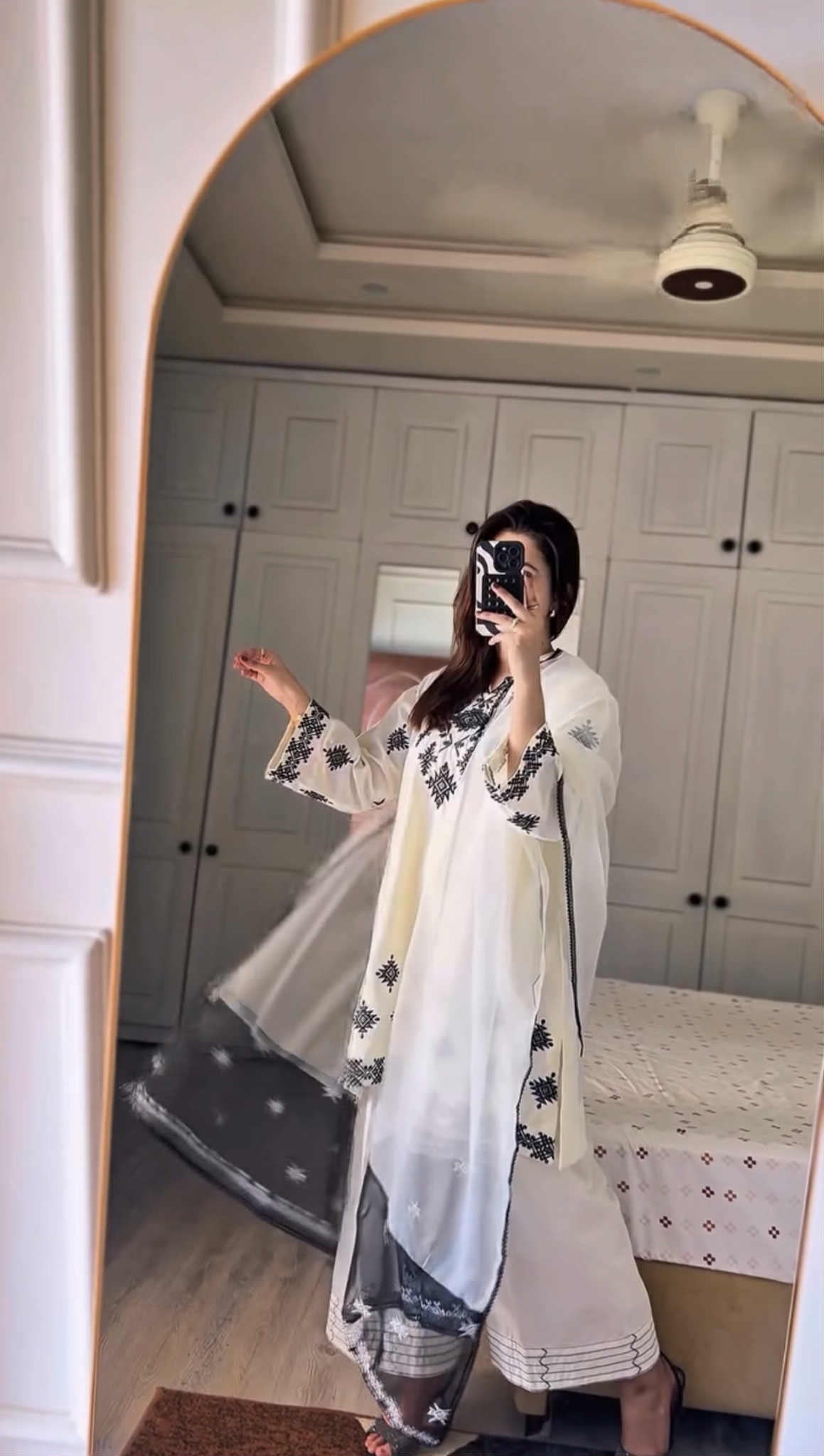 WHITE CHARM (FARSHI SHALWAR) 3PCS